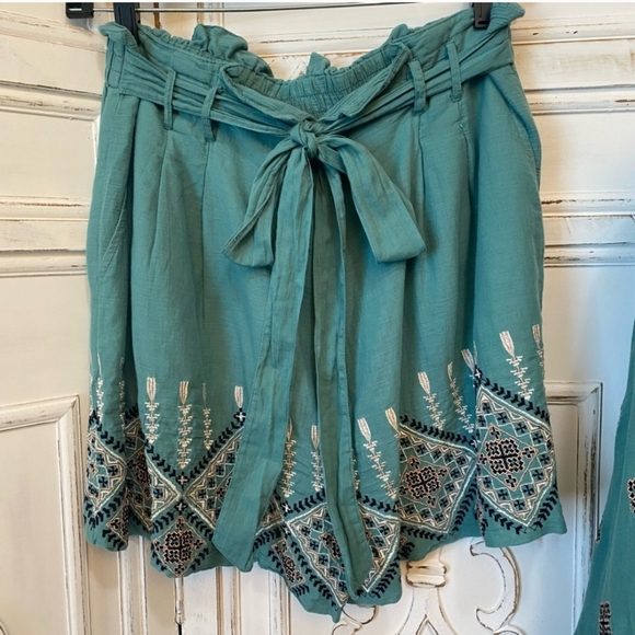 Adorable Free People Shorts Set - Picture 6 of 7